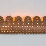 Lampada da parete in rame forato. Ne sono state realizzate diverse varianti