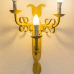 Lampada da parete con bracci mobili, realizzata per hotel Su Gologone