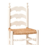 Modello finito di sedia tradizionale rivisitata