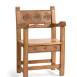 Modello finito di sedia con braccioli e decorazioni ad intaglio