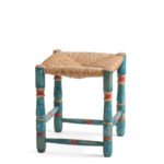 Modello finito di sgabello tradizionale rivisitato